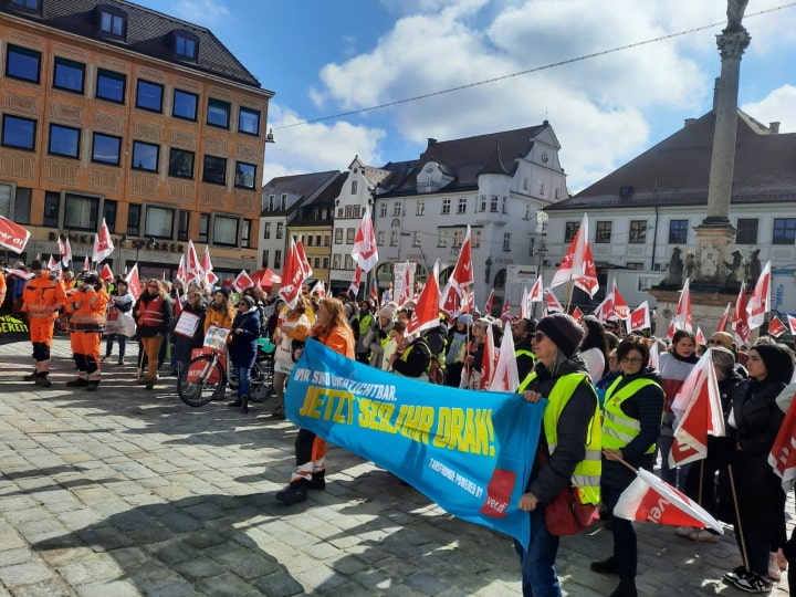 1.000 Menschen bei Streik am Marienplatz Freising