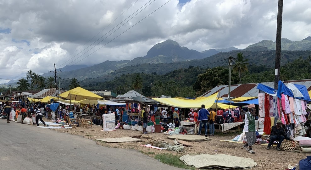 Markttag in den Bergen von Morogoro