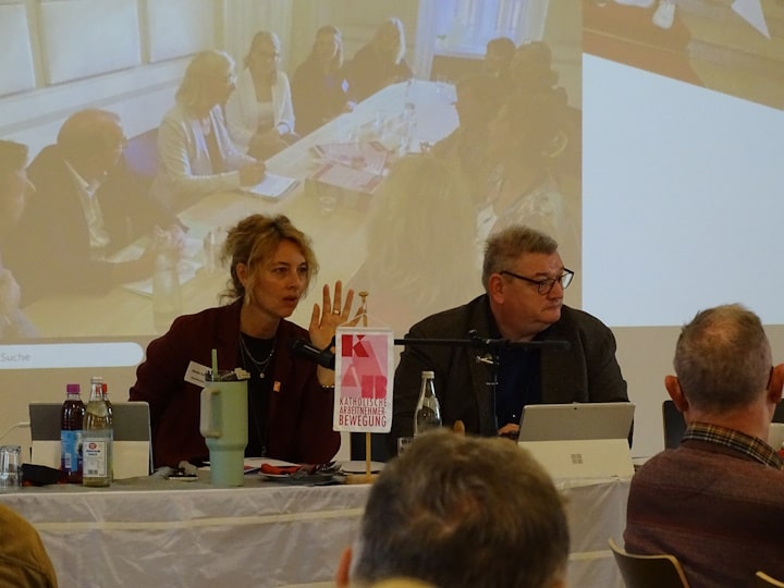 Tagungsleitung beim Diözesantag 2025.