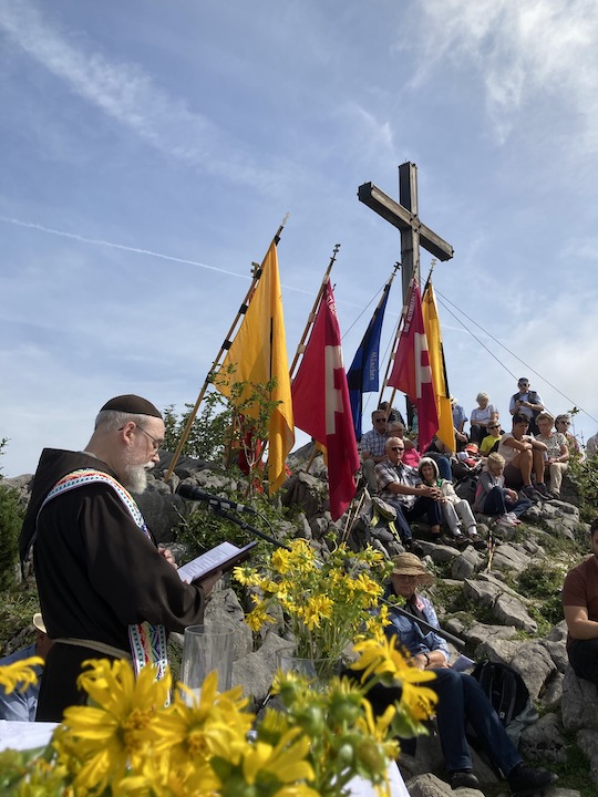 Bruder Markus Thüer OFMCap während seiner Predigt.